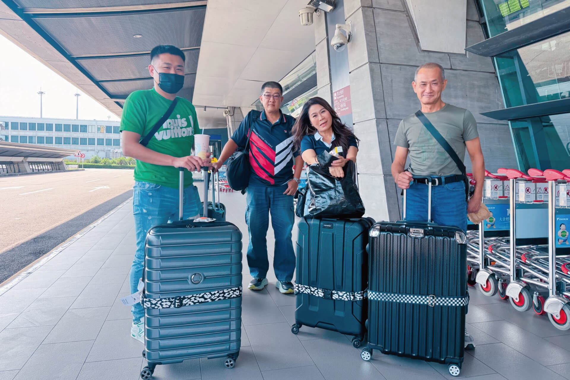 屏東到小港機場九人座接送｜家族出國旅遊最安心的機場接送方式圖片