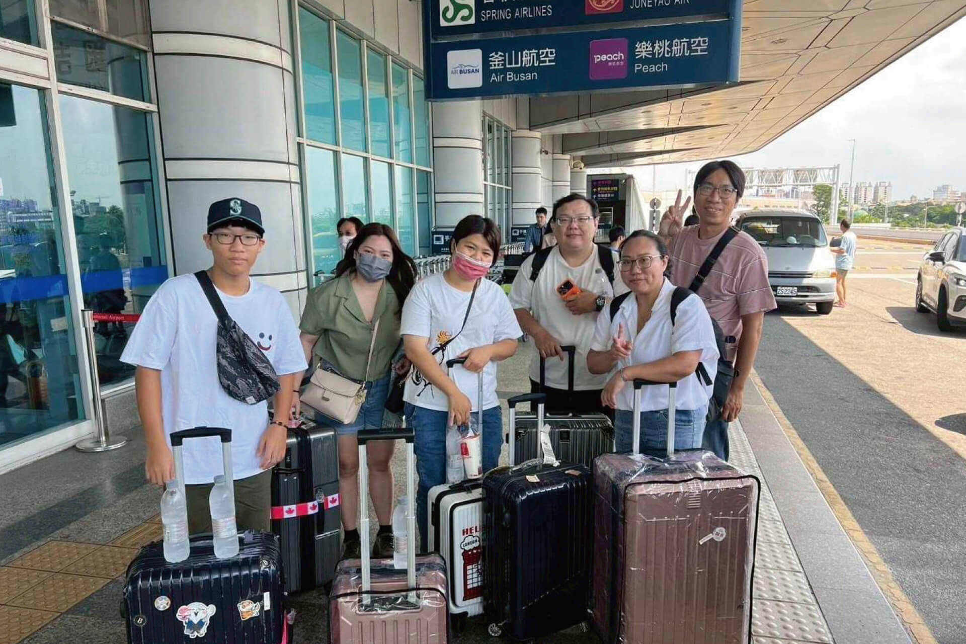高雄家庭出國接送｜一台賓士九人座，從家門口一路舒服到小港機場圖片